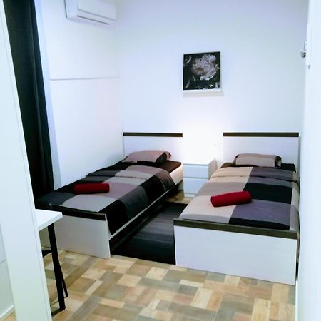 Zpula Center Studio Apartments ภายนอก รูปภาพ