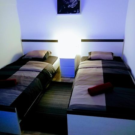 Zpula Center Studio Apartments ภายนอก รูปภาพ