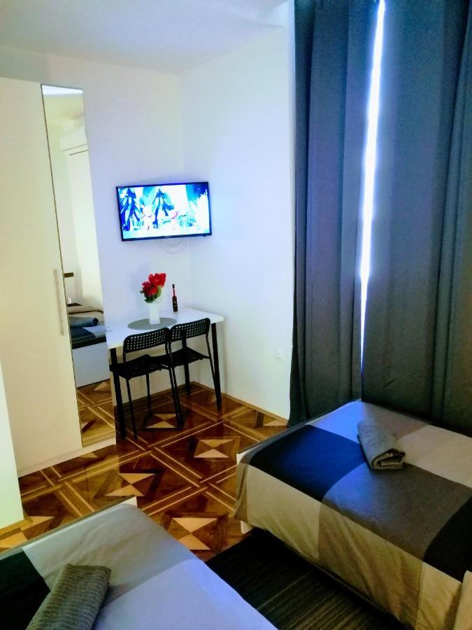 Zpula Center Studio Apartments ภายนอก รูปภาพ