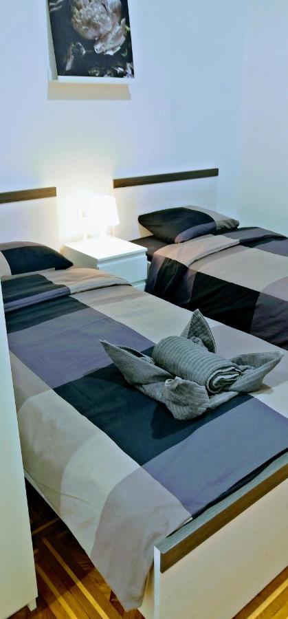 Zpula Center Studio Apartments ภายนอก รูปภาพ
