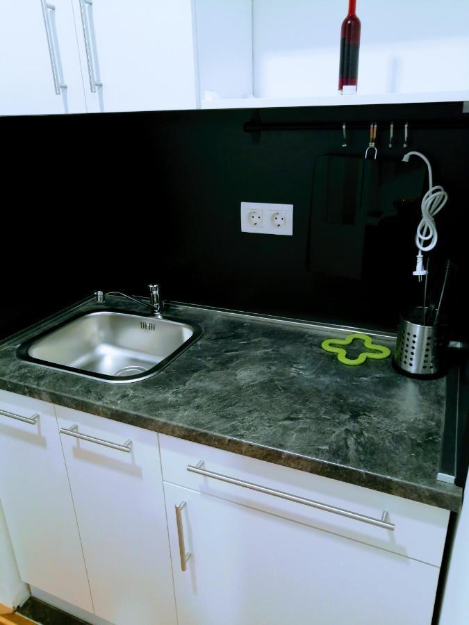 Zpula Center Studio Apartments ภายนอก รูปภาพ