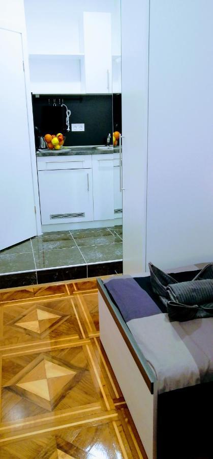 Zpula Center Studio Apartments ภายนอก รูปภาพ