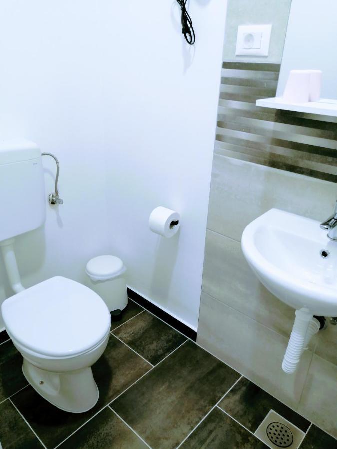 Zpula Center Studio Apartments ภายนอก รูปภาพ