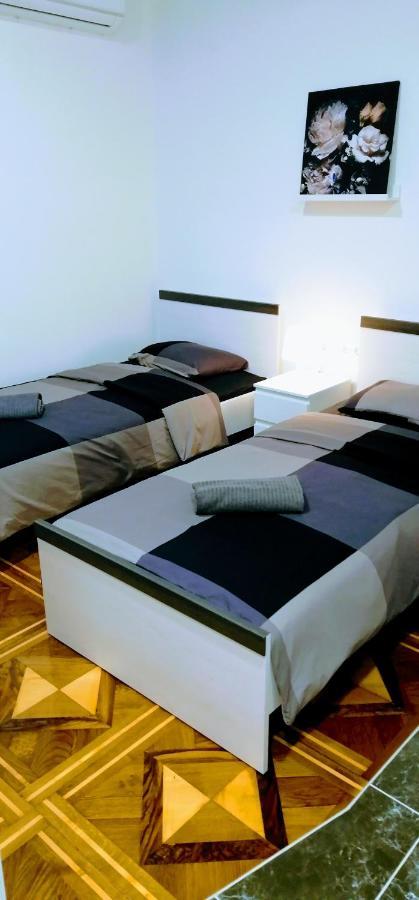 Zpula Center Studio Apartments ภายนอก รูปภาพ