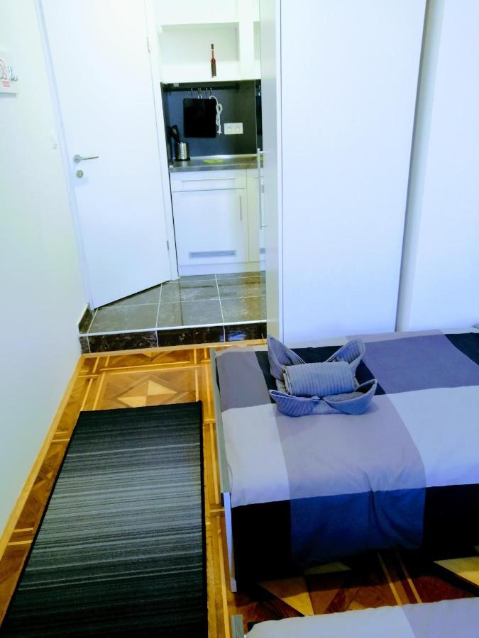 Zpula Center Studio Apartments ภายนอก รูปภาพ