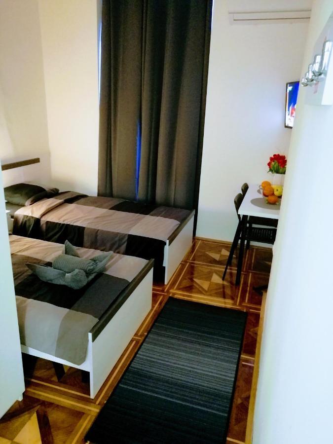 Zpula Center Studio Apartments ภายนอก รูปภาพ