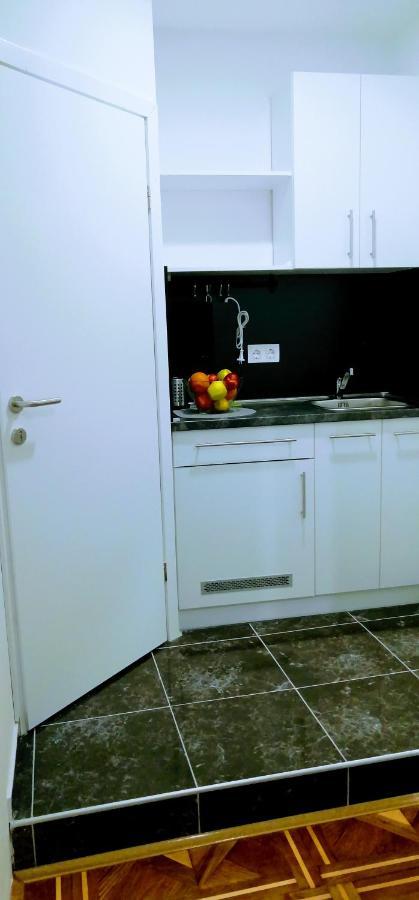 Zpula Center Studio Apartments ภายนอก รูปภาพ