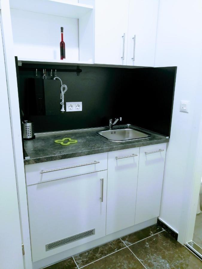 Zpula Center Studio Apartments ภายนอก รูปภาพ