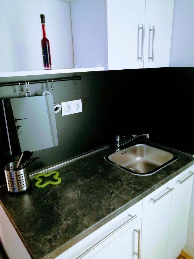 Zpula Center Studio Apartments ภายนอก รูปภาพ