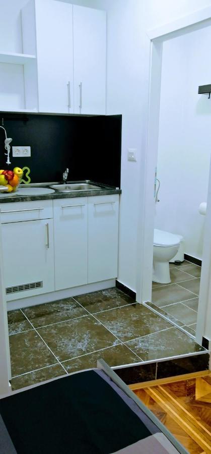 Zpula Center Studio Apartments ภายนอก รูปภาพ