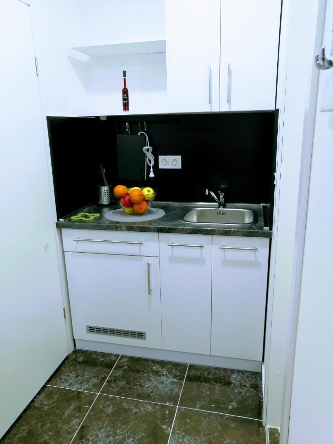 Zpula Center Studio Apartments ภายนอก รูปภาพ