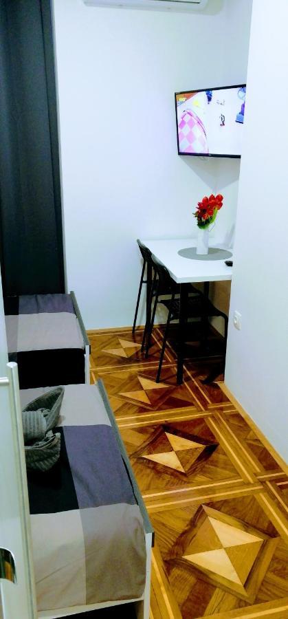 Zpula Center Studio Apartments ภายนอก รูปภาพ