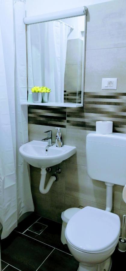Zpula Center Studio Apartments ภายนอก รูปภาพ