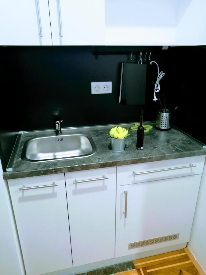 Zpula Center Studio Apartments ภายนอก รูปภาพ