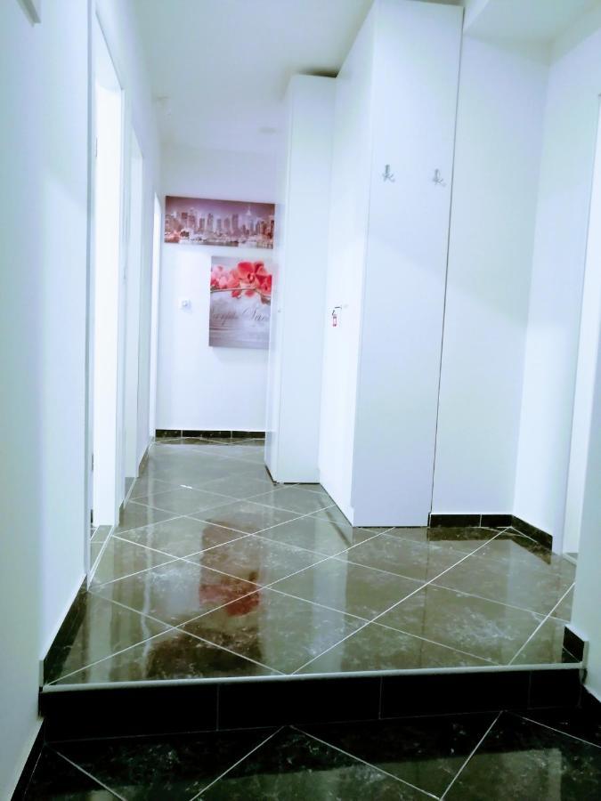 Zpula Center Studio Apartments ภายนอก รูปภาพ