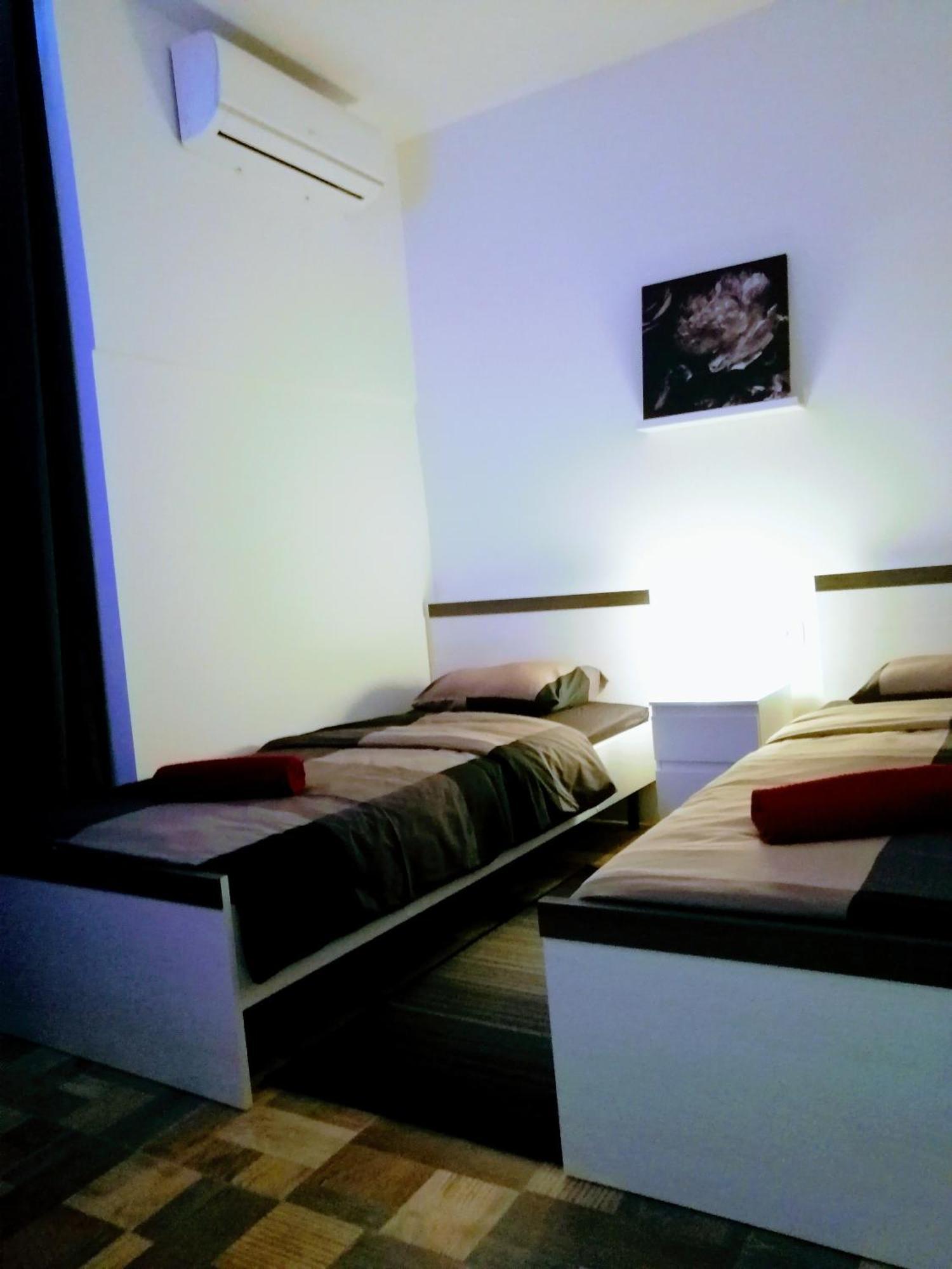 Zpula Center Studio Apartments ภายนอก รูปภาพ