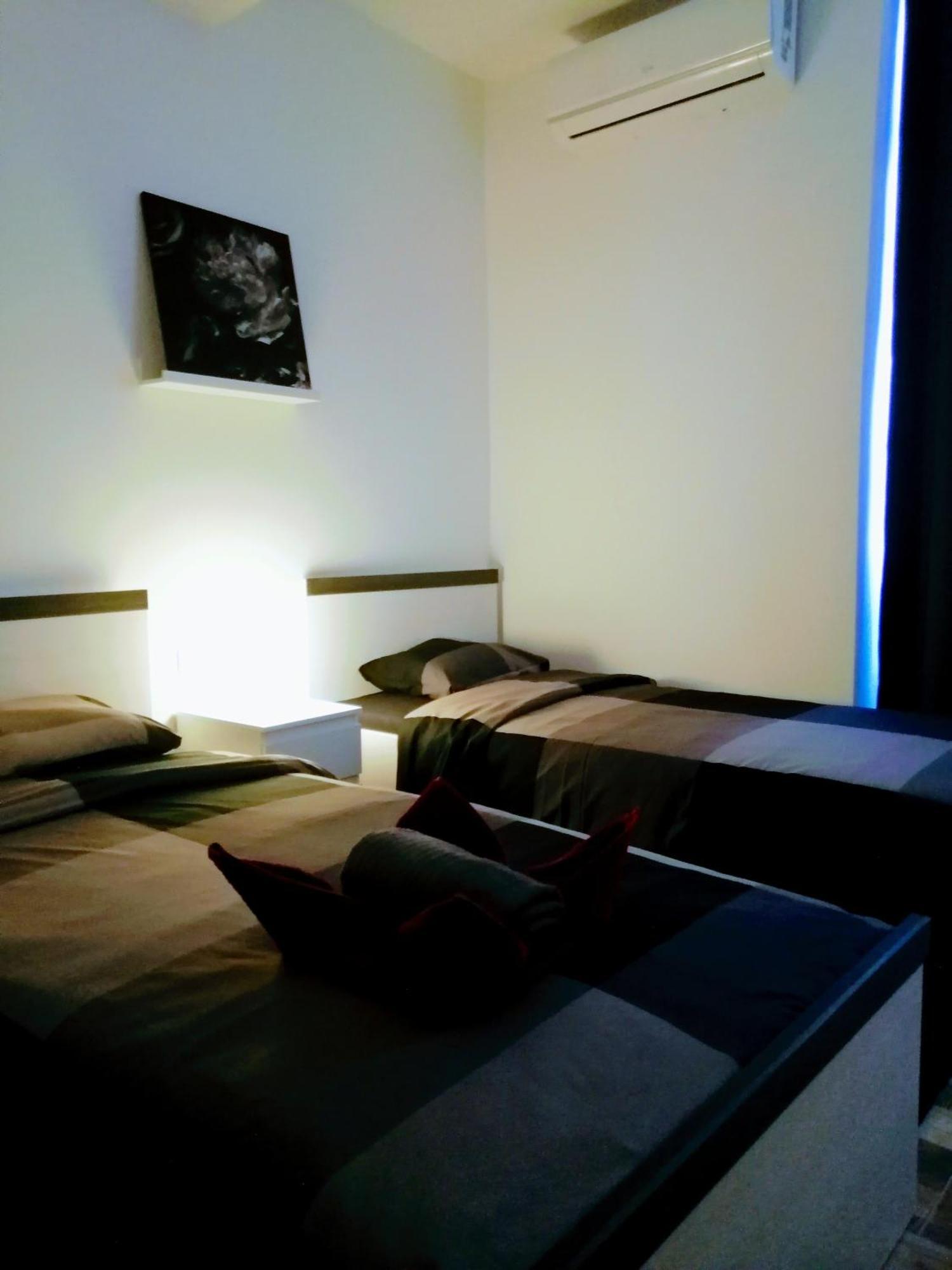 Zpula Center Studio Apartments ภายนอก รูปภาพ