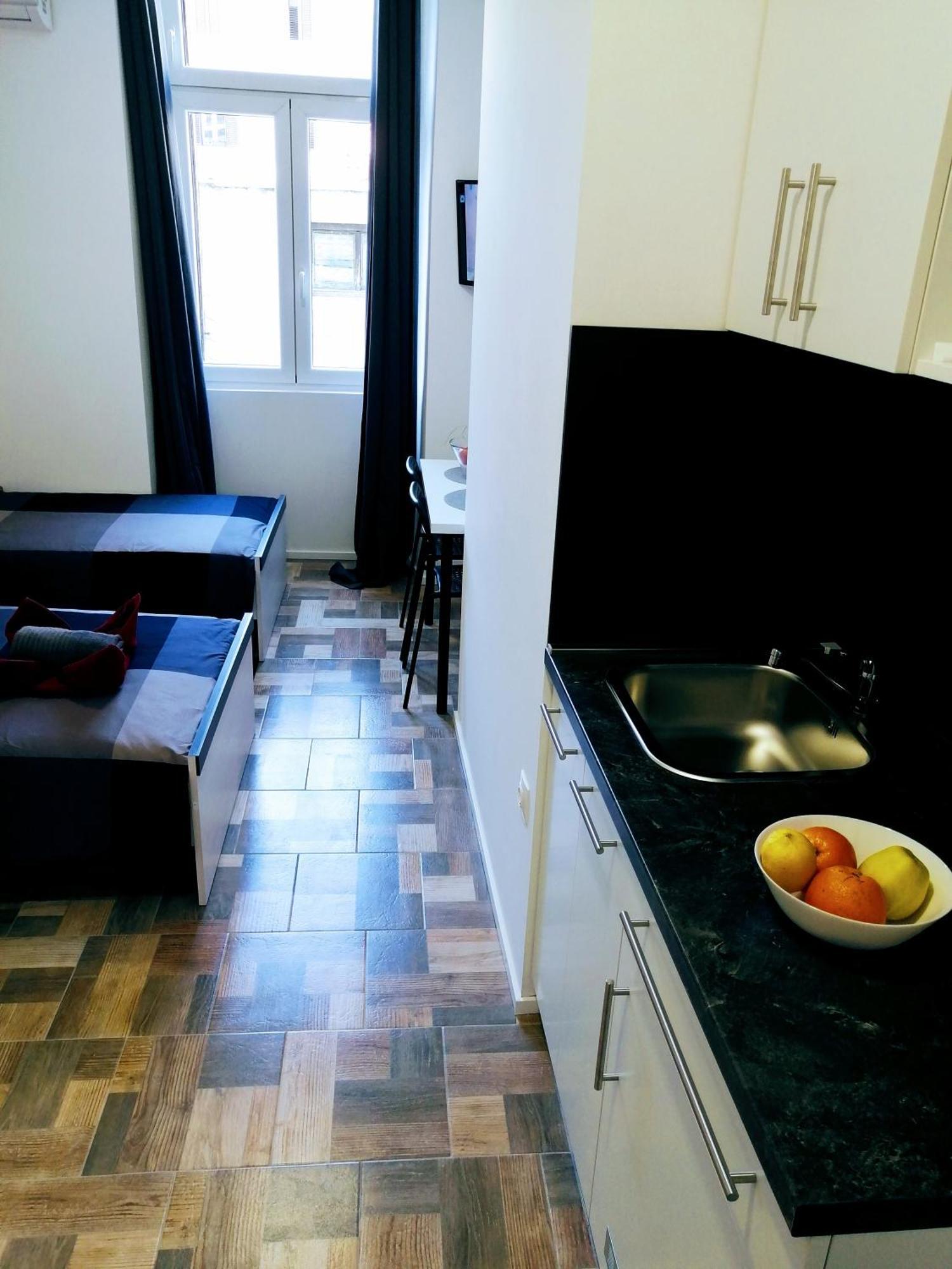 Zpula Center Studio Apartments ภายนอก รูปภาพ
