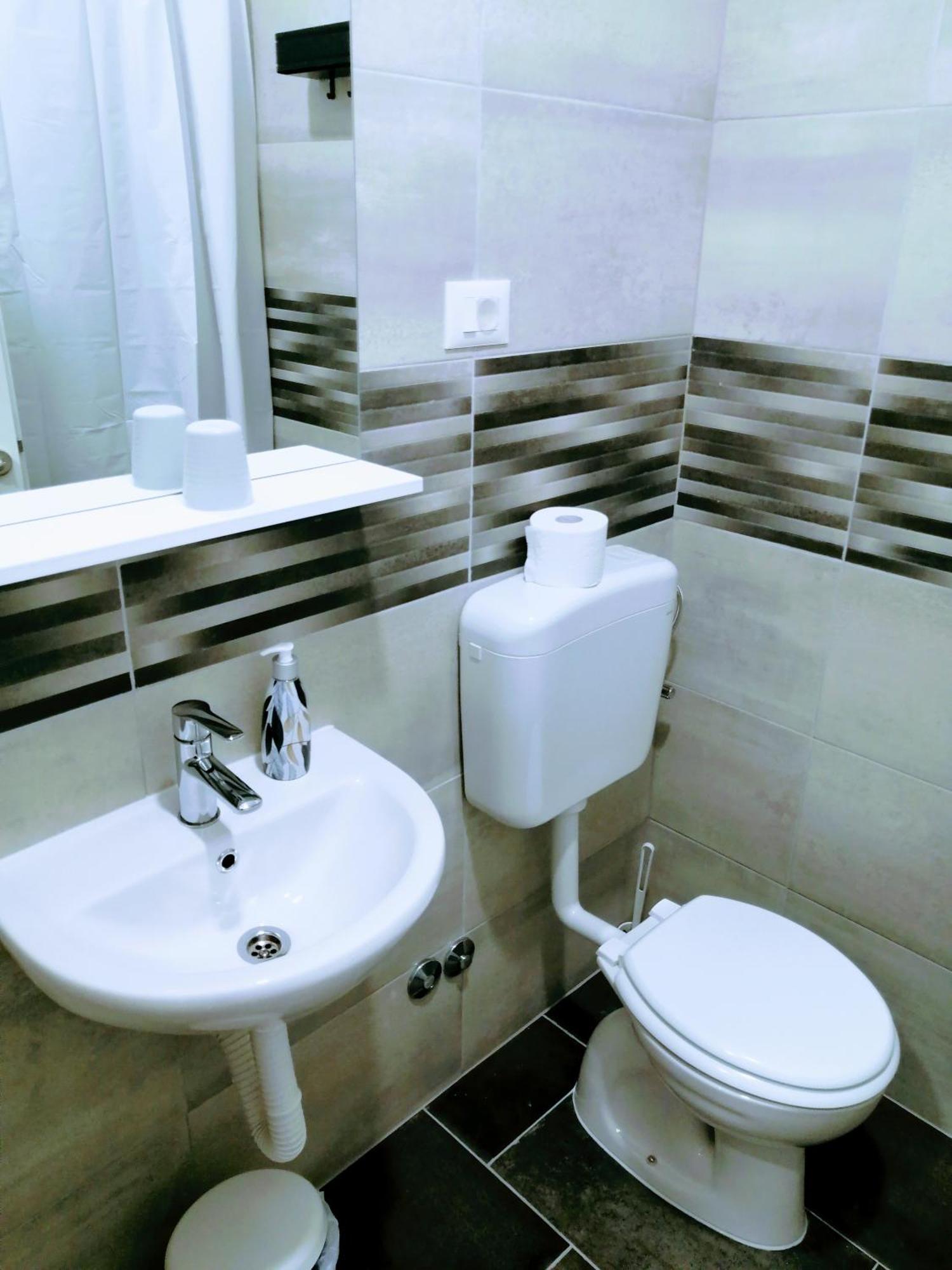 Zpula Center Studio Apartments ภายนอก รูปภาพ